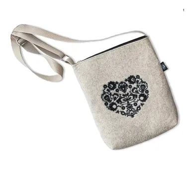 Filcová kabelka - Černé srdce