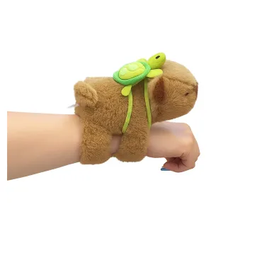 Plyšový náramek Kapybara s otáčecím ocáskem