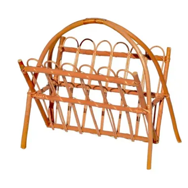 Proutěný stojan na noviny