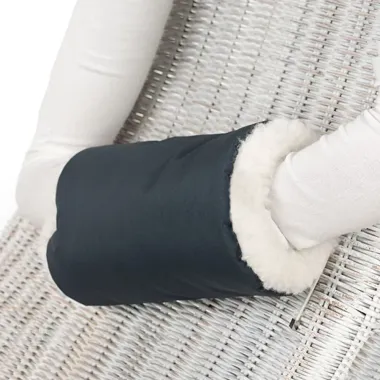 Rukávník s ovčí vlnou - Grafit