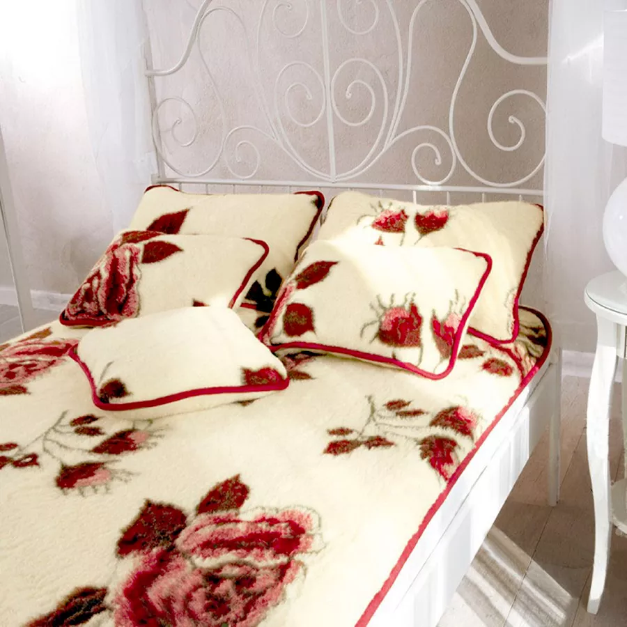 OVČÍ VĚCI Ložní souprava z ovčí vlny Růže 140 x 200 cm  90 x 200 cm